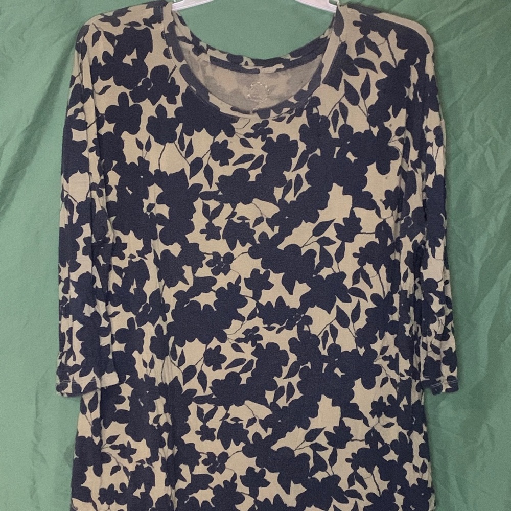 3/4 length sleeve shirt